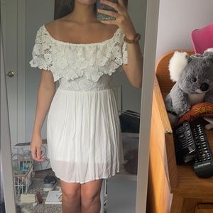 Francesca’s white lace dress